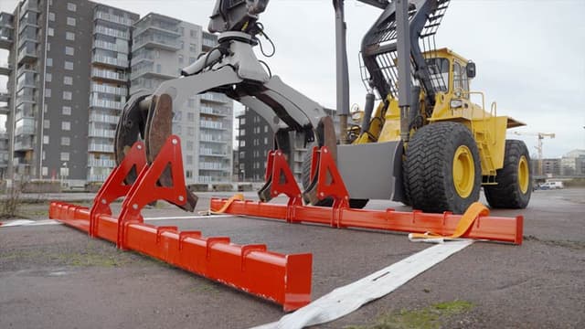 Custom lifting beam replaces expensive mobile crane